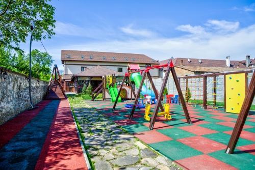 cazare Conacul Ambient poza